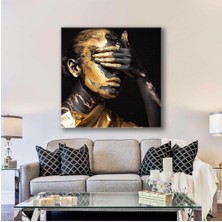 Limitless Design Gold Makyajlı ve Elbiseli Gözünü Kapatan Model Kare Hd Baskı Kanvas Tablo