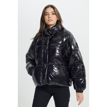 Wrangler Loose Fit Rahat Kesim Kapüşonlu Siyah Şişme Mont