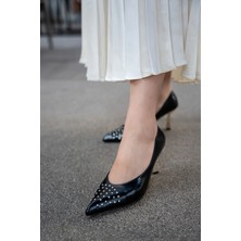 Laminta Secret Siyah Metal Üçgen Topuklu Taş Detaylı  Kadın Topuklu Ayakkabı