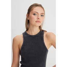 Slim Fit Dar Kesim Bisiklet Yaka Siyah Bluz