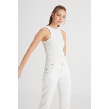 Slim Fit Dar Kesim Bisiklet Yaka Beyaz Bluz
