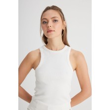 Slim Fit Dar Kesim Bisiklet Yaka Beyaz Bluz