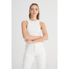 Slim Fit Dar Kesim Bisiklet Yaka Beyaz Bluz