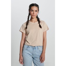 Regular Fit Normal Kesim Bisiklet Yaka Bej Tişört