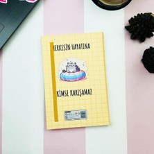 Attach Herkesin Hayatına Kimse Karışamaz Tasarımlı Özel Kutulu Sekreterlik Lastikli Defter ve Kalemlik Set