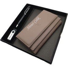 Signator Kişiye Özel Deri Portföy Cüzdan (Telefon Bölmeli) Usb Bellek Ve Kalem Seti | MAt Siyah Kalem + Deri & El Işciliği Cüzdan Seti | Isme Özel Hediyelik Set