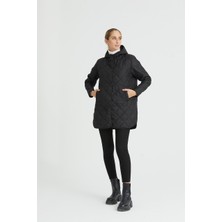 Wise Kadın Kapüşonlu Oversize Kapitone Kumaşlı Yırtmaçlı Mont