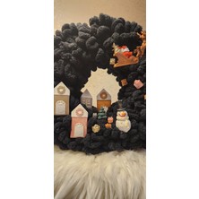 Siyah Renkli Ledli Özel Tasarım Hediye Dağıtan Kızaklı Noel Baba Motifli 30 cm Duvar Kapı Süsü