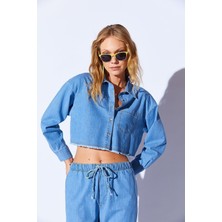 Edition Mavi Crop  Soft Dokulu Denim Yıpratma Detaylı Kadın Jean Gömlek - 9600