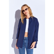 Edition Lacivert Modal Soft Dokulu Yumuşak Gizli Pat Detaylı Oversize Kadın Gömlek - 8262