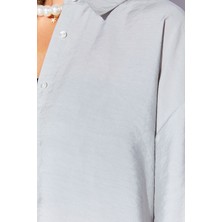 Edition Gri Modal Soft Dokulu Yumuşak Gizli Pat Detaylı Oversize Kadın Gömlek - 8262