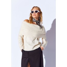 Taş Yumuşak Soft Dokulu  Açık Omuzlu Madonna Yaka Kadın Kazak | EK100539428