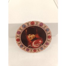 Bakır Kenarları Elmas Işlemeli Mıknatıslı Magnet Yuvarlak 7 cm ( Siyah Kalpaklı Mustafa Kemal Atatürk Resmi )