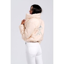 Markano Bej Sırtı Taş Baskılı Dik Yaka Kısa Şişme Mont