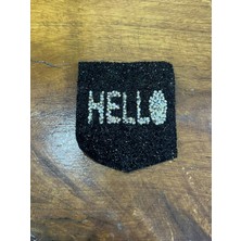 Gönülden Tasarım 10 x 8 cm Ütü İle Yapışan Hello Yazılı Arma Cep Aplike Dikiş Aksesuarı