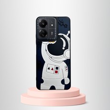 Xiaomi Redmi 13C 4g Tlp Lacivert Zemin Üzerine Beyaz Astronot Kabartmalı 3D Stylısh Kabartmalı Kapak