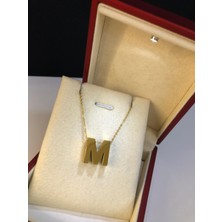 Vogutima M Harfi Üç Boyutlu Çelik Kadın Kolye • Işıklı Kutuda • Sevgiliye • Eşe • Anneye • Arkadaşa Kolye