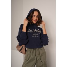 Lovely Bee Le Soleil Nakışlı Kapüşonlu Lacivert Crop Sweatshirt