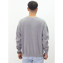 Eskitme Desenli Unisex Sıfır Yaka Sweatshirt