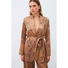 Parlak Desenli Kuşaklı Uzun Ceket - Kahve