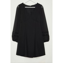 FRM Kadın Moda Şık Mini Boy V Yaka Regular A Kesim Aksesuar Detaylı Şifon Astarlı Dokuma Elbise