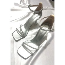 Trendy Anka Lady Gümüş Taşlı Çok Şık 8 cm Şeffaf Topuklu Küt Kare Burunlu Düğün Nişan Abiye Ayakkabı Sandalet