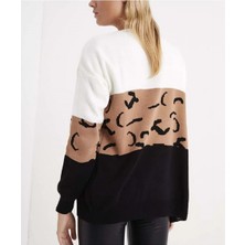 Kadın Bloklu Ortası Desenli Beyaz Hırka