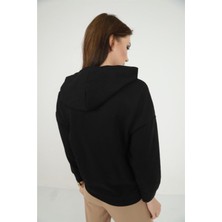 Kadın Önü Love Motifli Siyah Kapüşonlu Sweatshirt