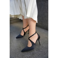 Laminta Delori Siyah Tokalı Ince Topuklu Çapraz Detaylı Kadın Topuklu Ayakkabı