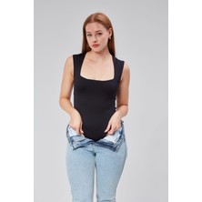 Ayseliza Siyah Astarlı Sıfır Kol Kare Yaka Dekolteli Çıtçıtlı Bodysuit