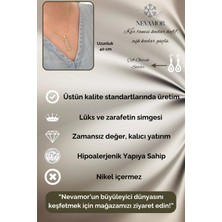 Nevamor Zirkon Taşlı Sıralı Üçgen Model Gold Kolye