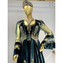 Zümrüt Yeşili Kadife Gümüş Sırma Işlemeli Kolları Tül Kaftan