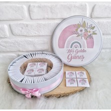 Bunny 80 Adet İsme Özel Çiçekli Gökkuşağı Temalı Kız Bebek Hediyelik Çikolata