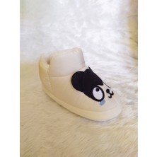 Doktor Panda Figürlü Peluşlu Kaymaz Yumuşak Esnek Tabanlı Anaokulu Kreş Kışlık Erkek Çocuk Ev Botu Pandufu