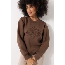 Amida Kahverengi Önü Lotus Çiçeği Nakış Işlemeli Bisiklet Yaka Oversize Kadın Sweatshirt - 2447