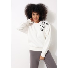 Amida Ekru Omzu Lazer Kesim Çiçek Nakış Detaylı Bisiklet Yaka Oversize Kadın  Sweatshirt - 2448
