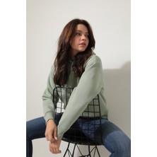 Amida Yeşil Sırtı ve Kapüşonu Gül Dalı Nakışlı Kapüşonlu Sweatshirt - 2430