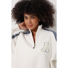 Amida Mavi Kadın Yarım Balıkçı Yaka Fermuarlı Blok Parçalı Nakış Detaylı Oversize Sweatshirt - 2451