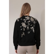 Amida Siyah Arkası Gül Nakışlı Bisiklet Yaka Sweatshirt - 2432
