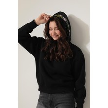 Amida Siyah Sırtı ve Kapüşonu Gül Dalı Nakışlı Kapüşonlu Sweatshirt - 2430