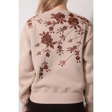 Amida Bej Arkası Gül Nakışlı Bisiklet Yaka Sweatshirt - 2432