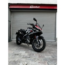 Bajaj RS200 (Köpekbalığı) Shark Siyah Beyaz Sticker Kaplama Modeli