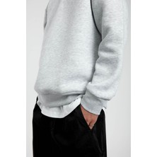 Gri Bisiklet Yaka Basic Şardonlu Sweatshirt