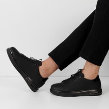 Celal Gültekin Erkek Siyah Bağcıklı Kalın Tabanlı Mat Deri Sneaker
