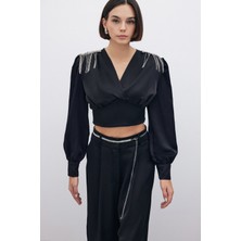 Omuz Aksesuarlı Kısa Bluz - Siyah