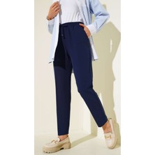 Beli Lastikli Bağcık Detaylı Modern Kesim Dar Paça Pantolon