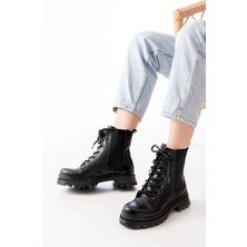 Siyah Cilt Düz Topuklu Bağcıklı Lastikli Günlük Kadın Bot Bayan BOT2051-29