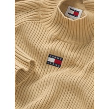 Tommy Jeans Dik Yaka Standart Nakışlı Bej Kazak Kadın Tjw Badge Mockneck Sweater