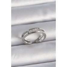 Clariss Pirinç Gümüş Renk Ayarlanabilir Sıralı Incili Zirkon Taşlı Kadın Yüzük