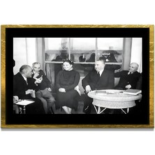 Marsilyan Yapay Zeka ile Yenilenmiş Atatürk Fotoğrafları Siyah Beyaz Cam Tablo, 3D Dekoratif Baskı 239